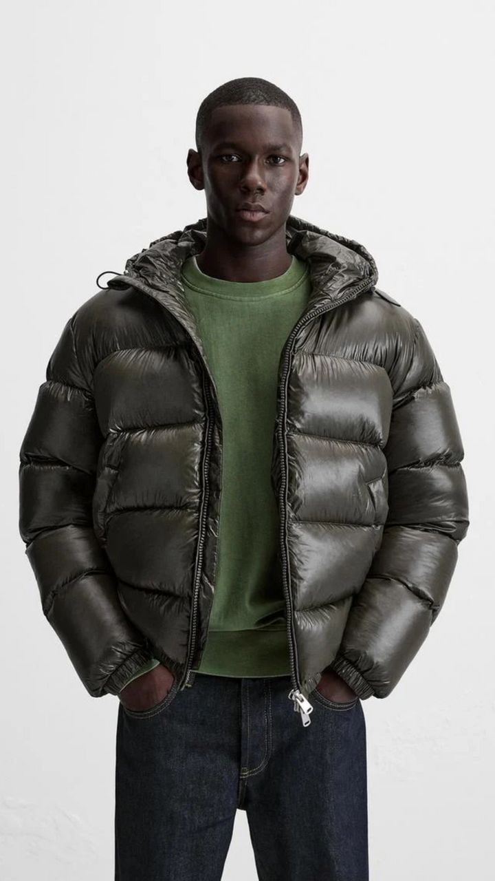 Unisex down jacket with high collar and zip front