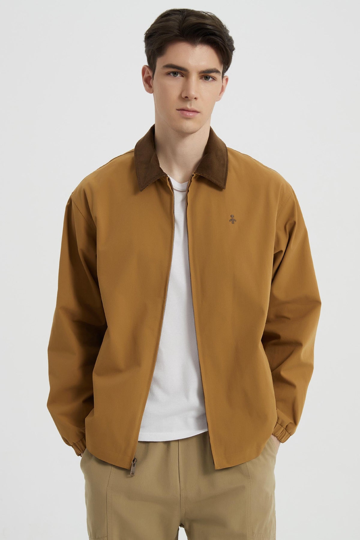 Men's collared windbreaker jacket with zip front and elasticated cuffs