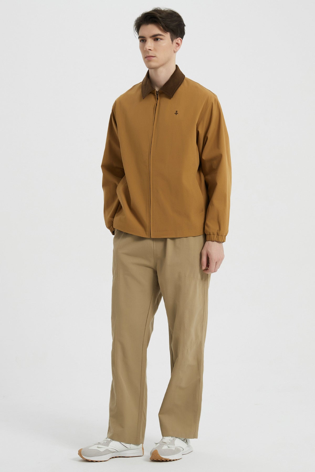 Men's collared windbreaker jacket with zip front and elasticated cuffs