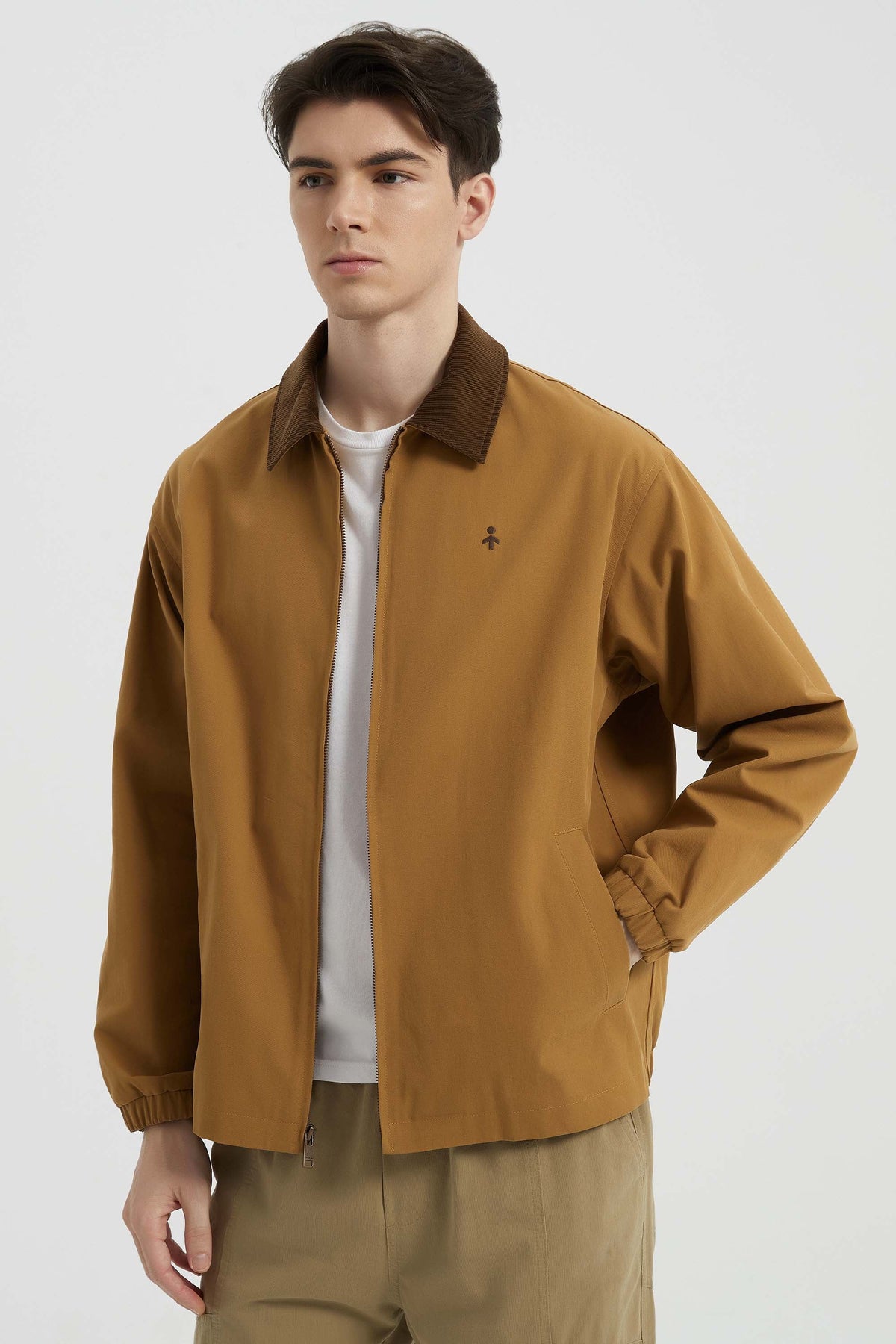 Men's collared windbreaker jacket with zip front and elasticated cuffs