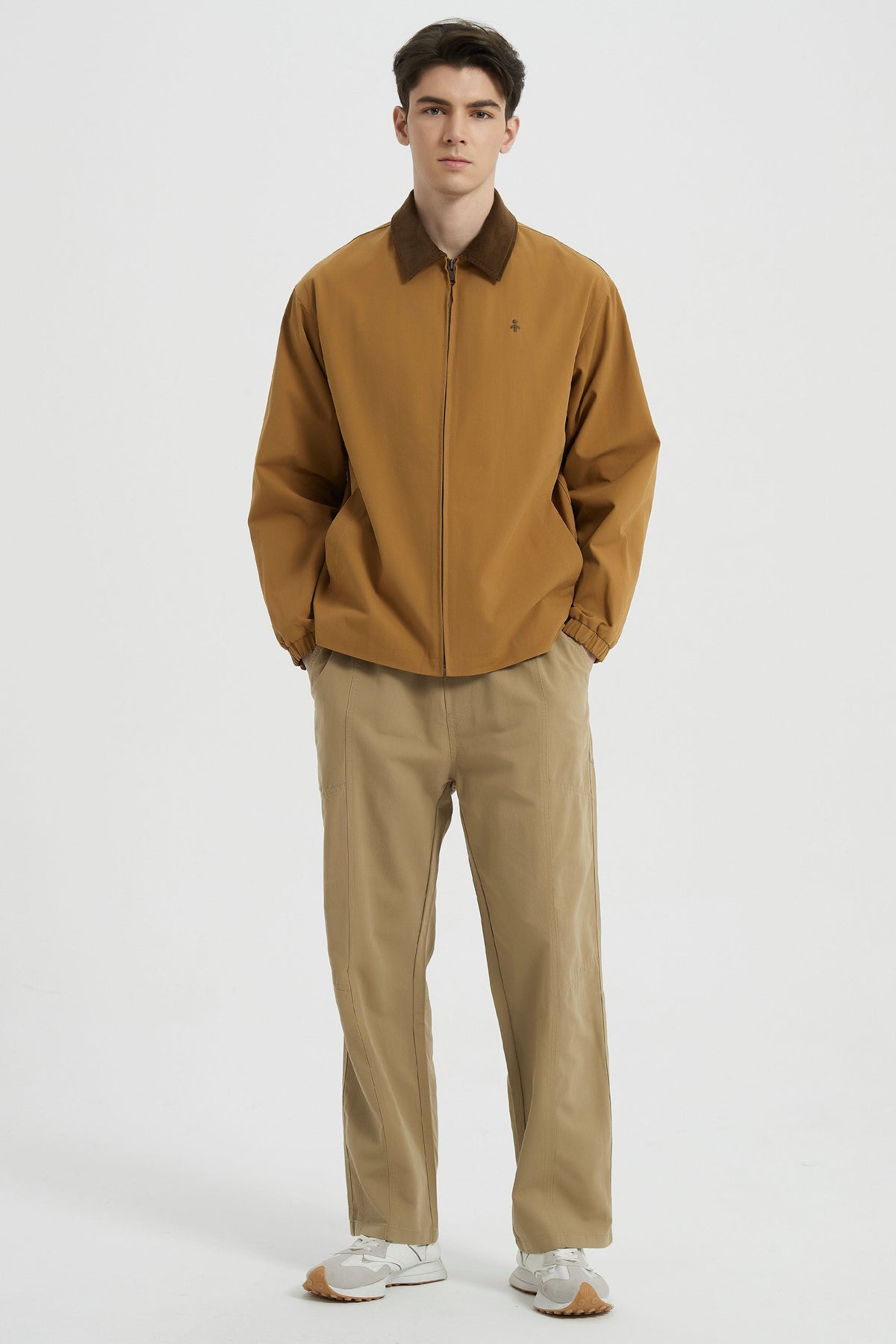 Men's collared windbreaker jacket with zip front and elasticated cuffs