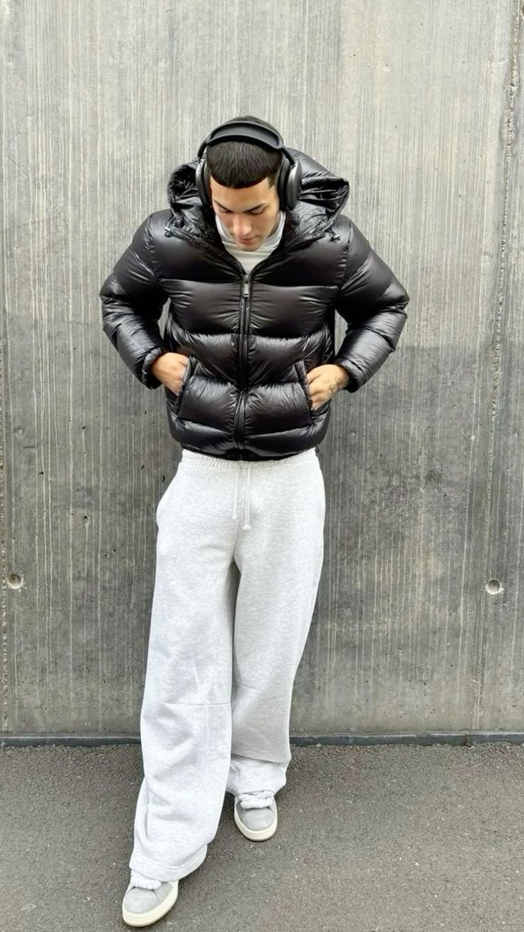 Men's short hooded quilted puffer jacket with long sleeves