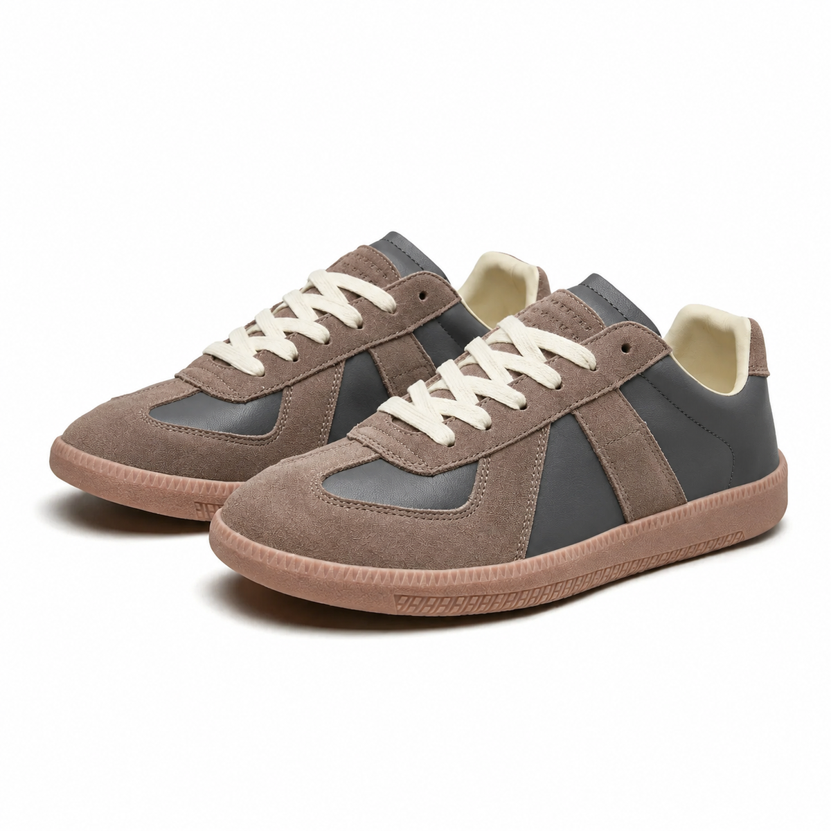 Men's panelled lace-up sneakers with round toes and flat soles