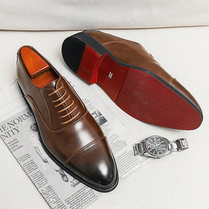 Men's cap toe Oxford shoes with lace-up fastening and low heel