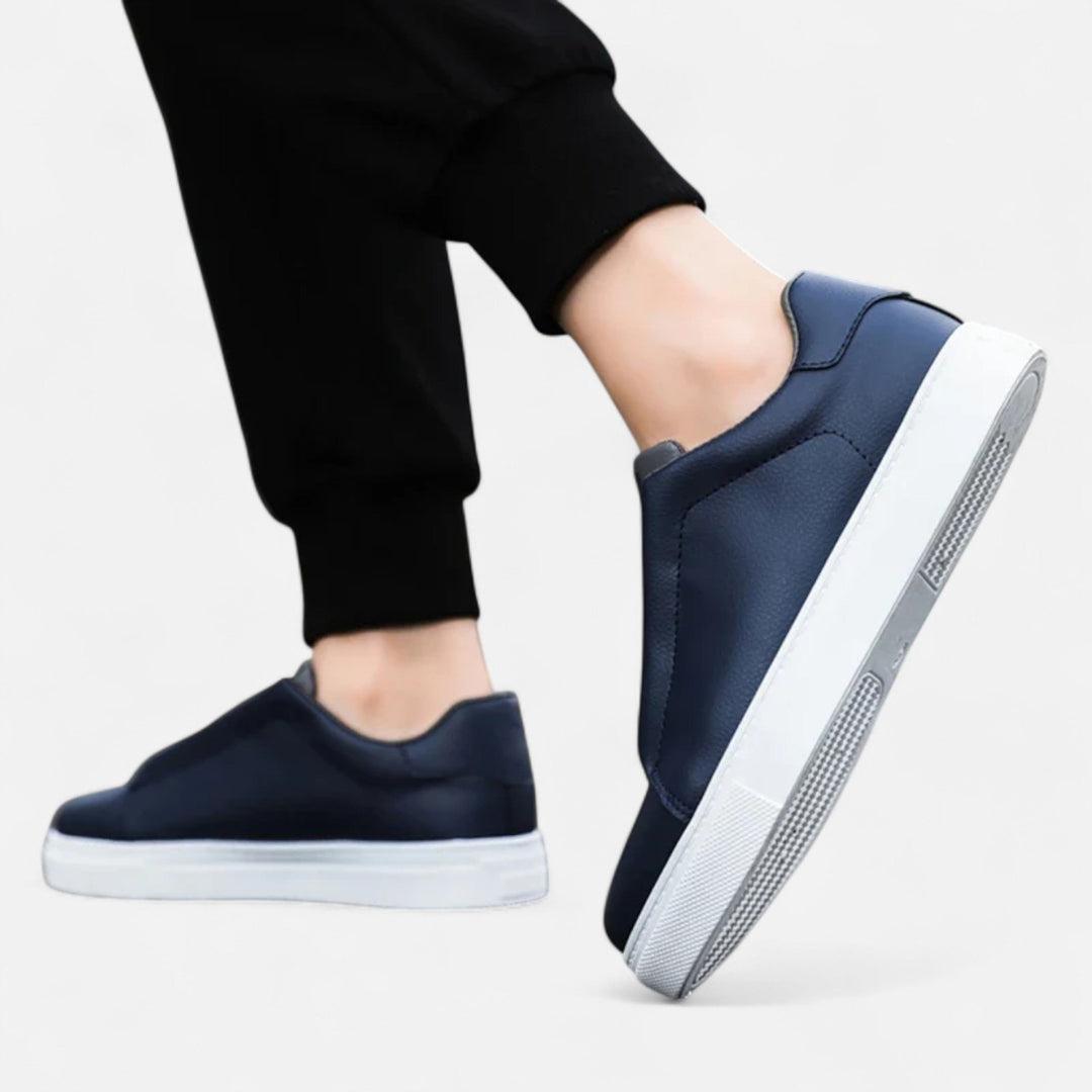 Men's panelled slip-on trainers with rounded toes and flat soles