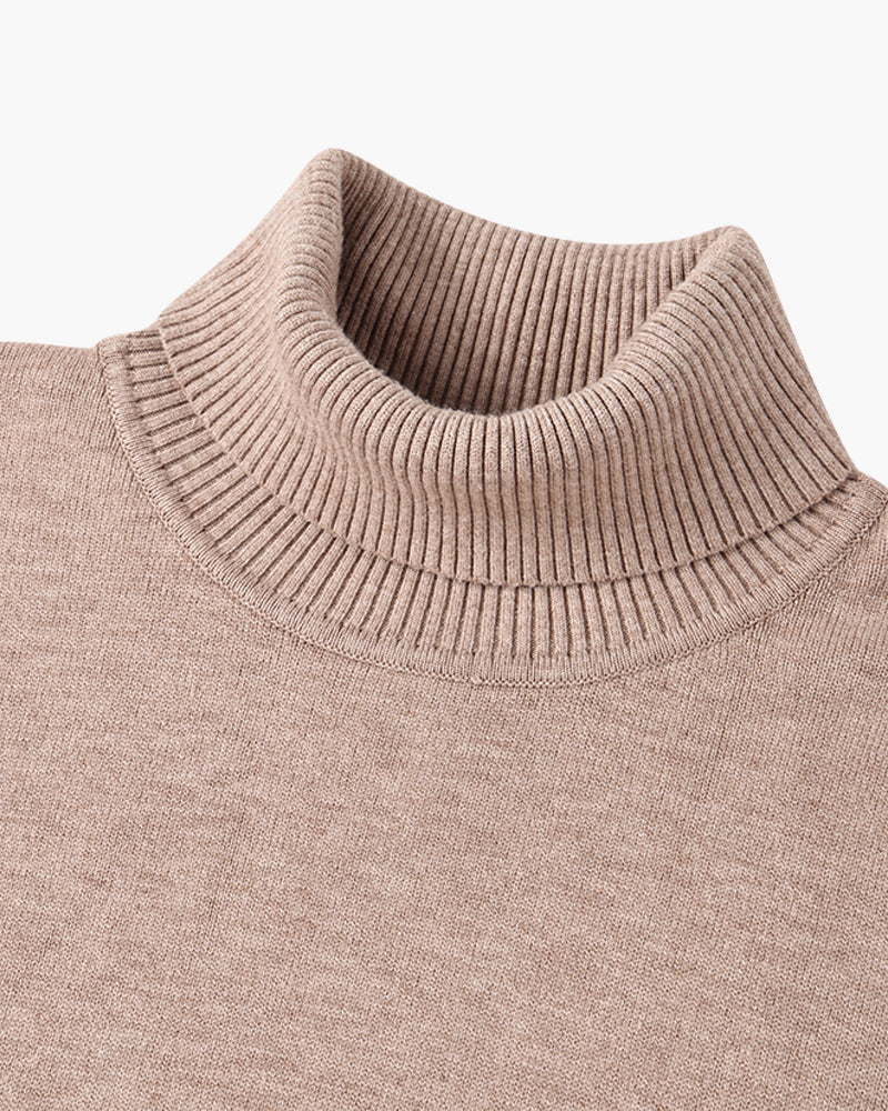 Men's slim-fit ribbed turtleneck sweater with long sleeves