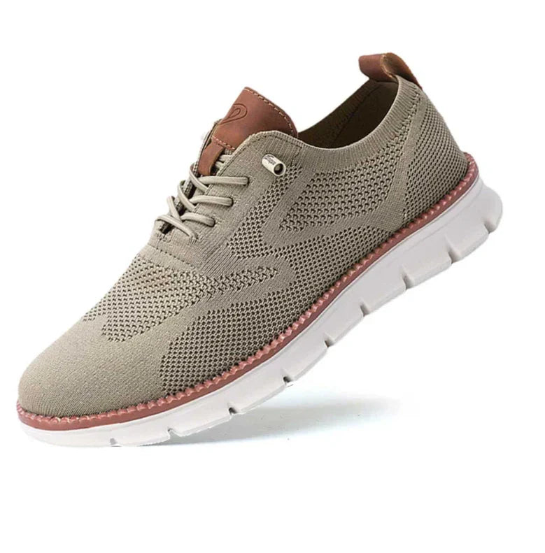 Men's low-top mesh sneakers with laces and segmented sole
