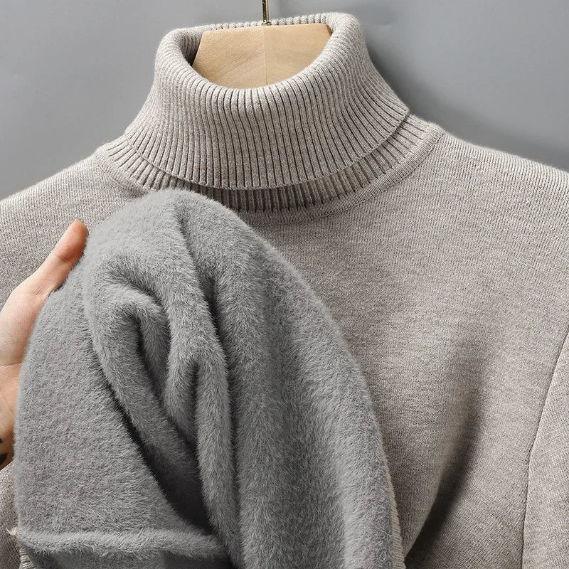 Plain turtleneck jumper with long sleeves