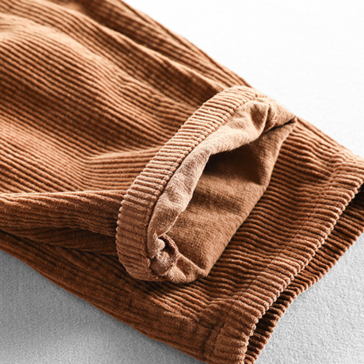 Corduroy pants with elastic waist, side pockets and tapered legs