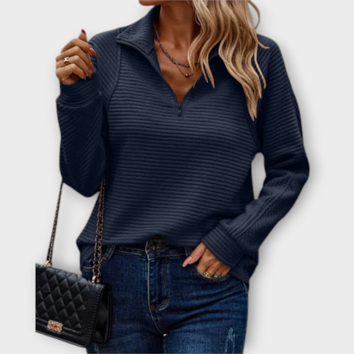 Casual knit sweater with crew neck and long sleeves