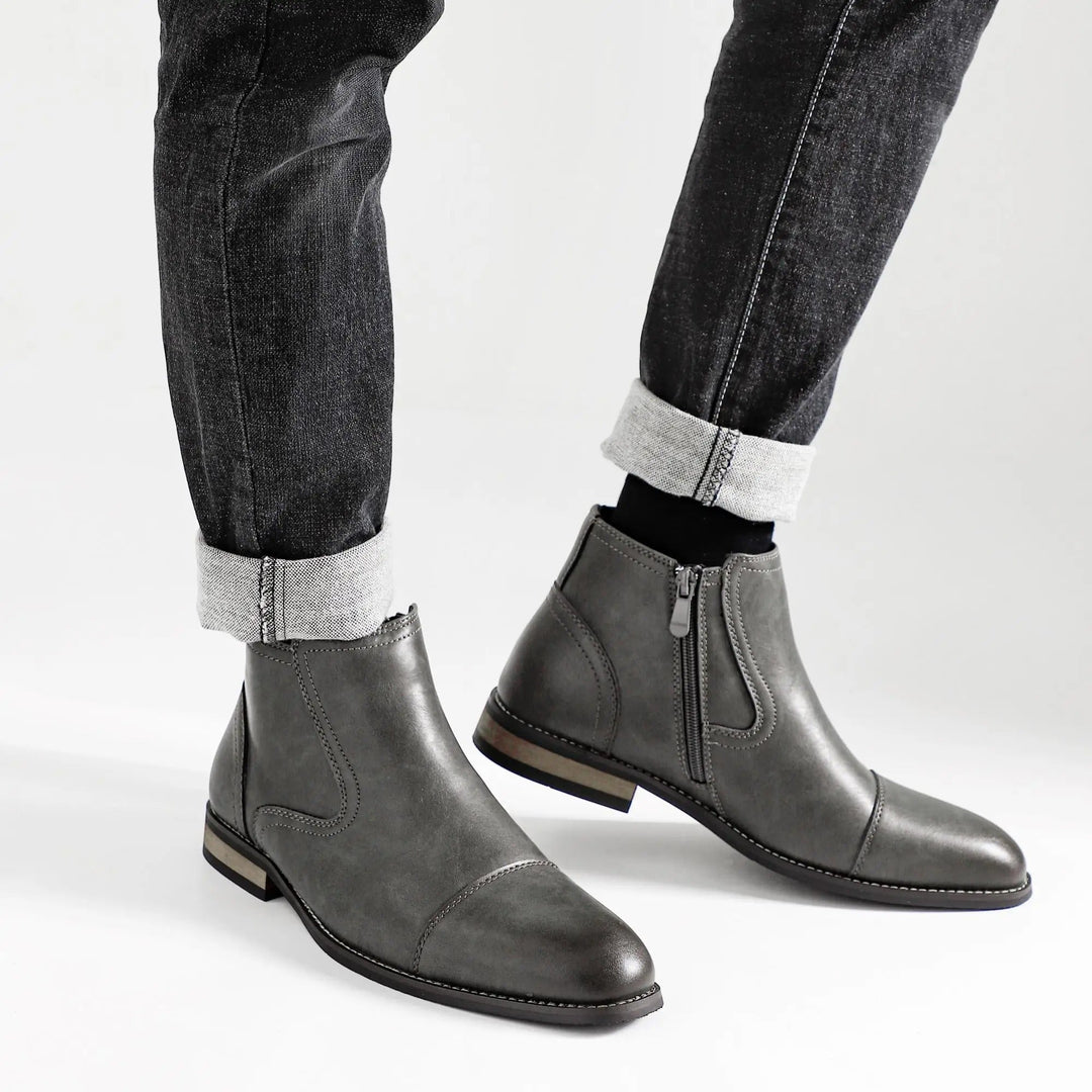 Men's ankle Chelsea boots with elastic side panels and cap toe
