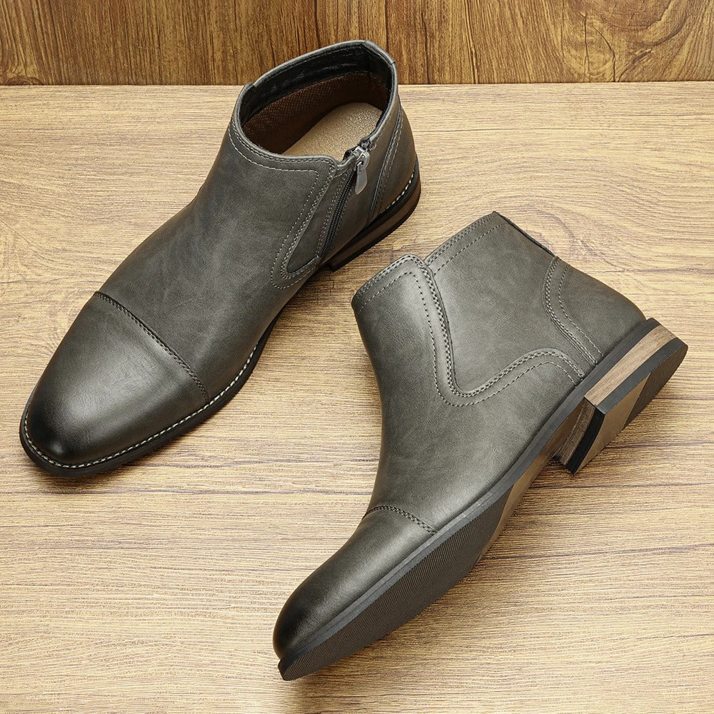 Men's ankle Chelsea boots with elastic side panels and cap toe