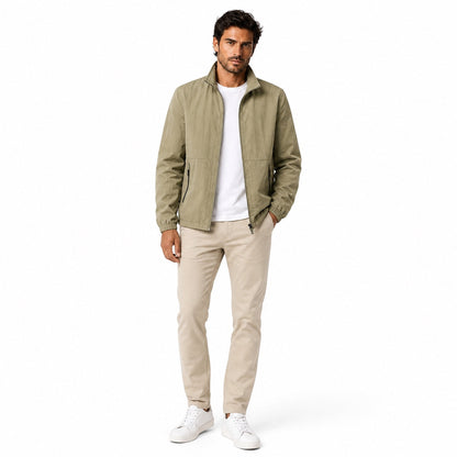 Men's plain windbreaker jacket with stand collar, long sleeves and zipped pockets