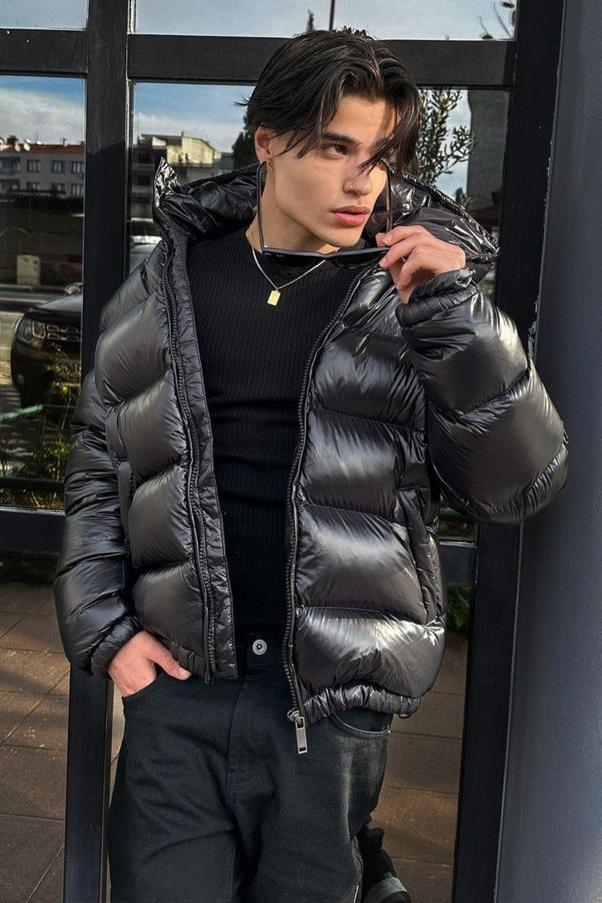 Men's hooded quilted puffer jacket with zip pockets