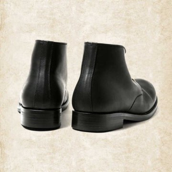Men's lace-up ankle boots with rounded toes and low heels