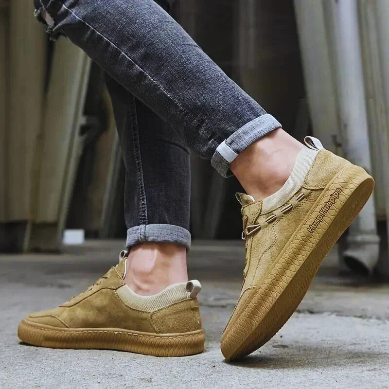 Men's low-top lace-up sneakers with textured soles
