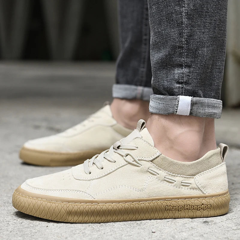 Men's low-top lace-up sneakers with textured soles