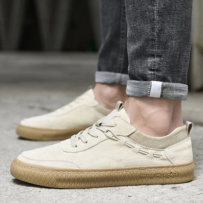 Men's low-top lace-up sneakers with textured soles