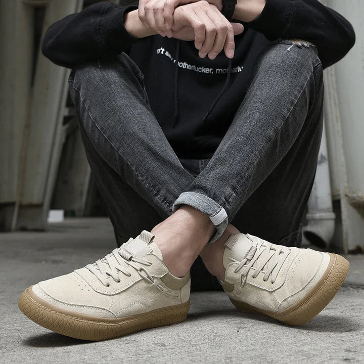 Men's low-top lace-up sneakers with textured soles
