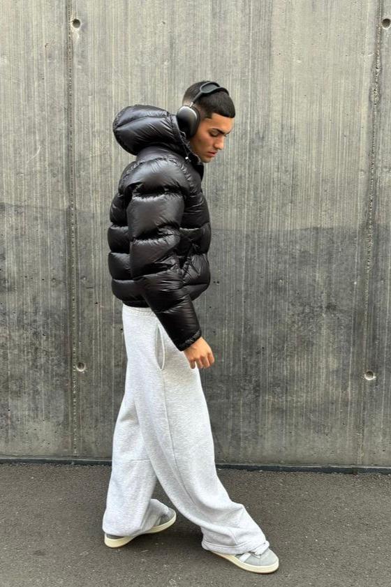 Men's hooded quilted puffer jacket with zip pockets