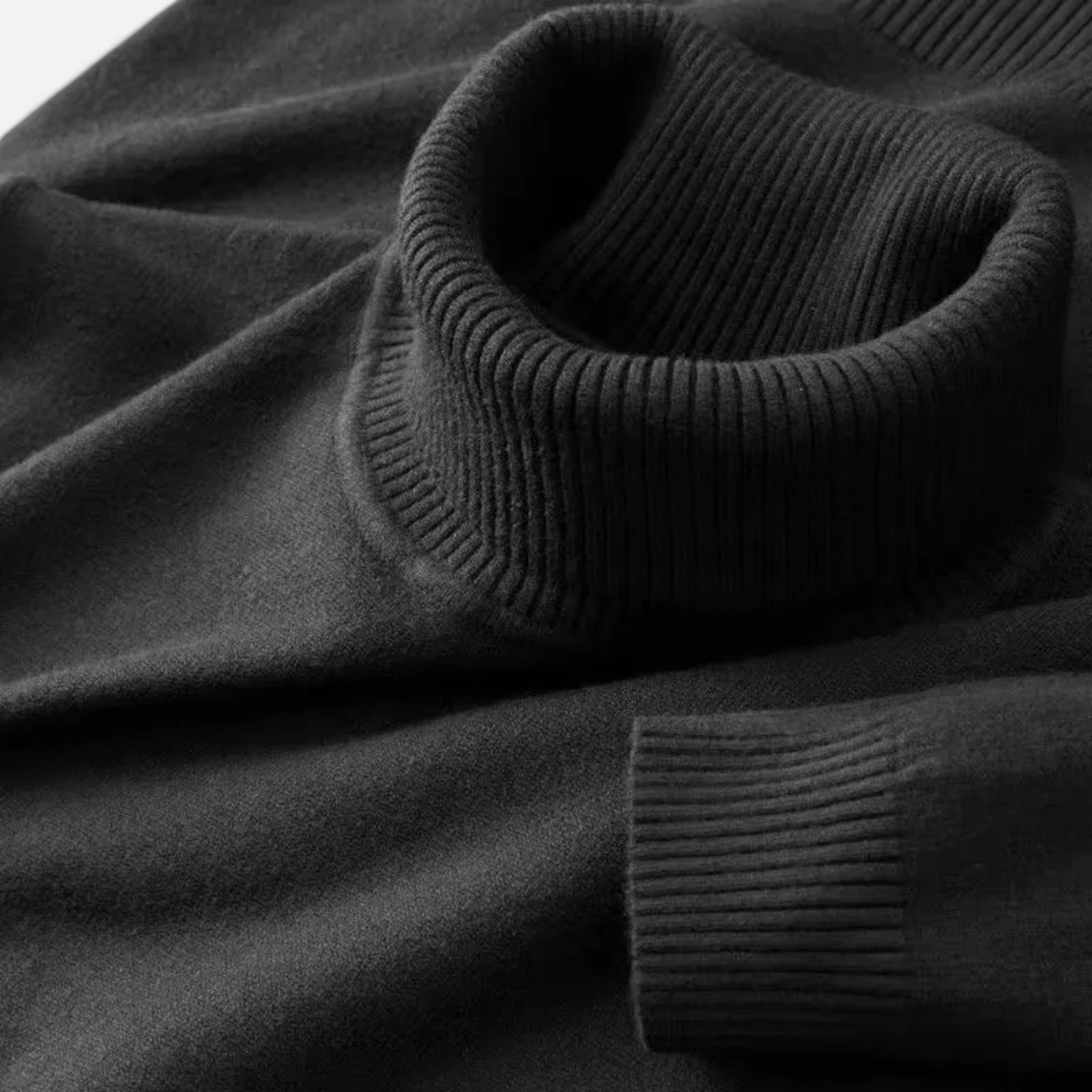 Men's ribbed turtleneck sweater with long sleeves and ribbed trims