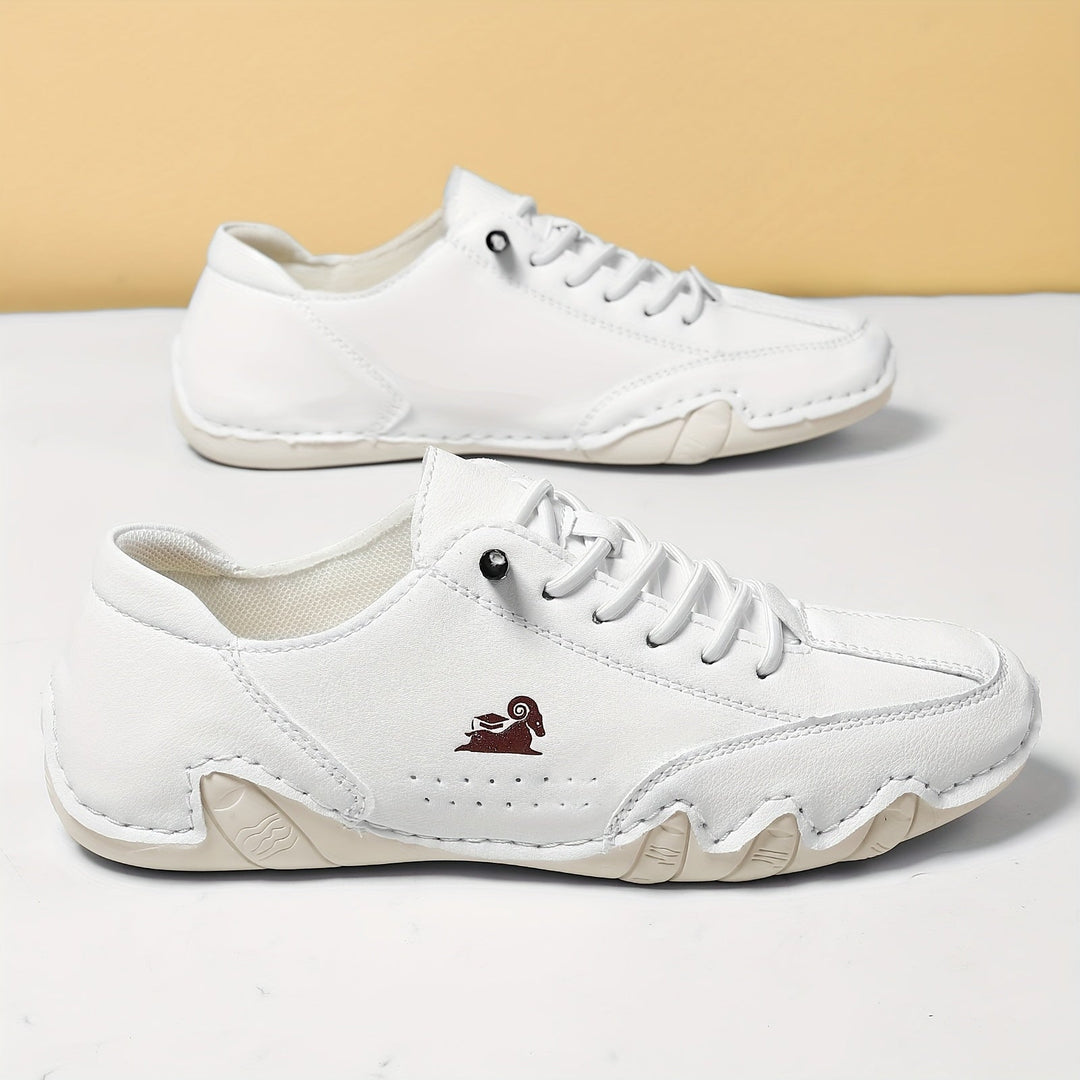 Low-profile lace-up trainers with round toes and textured soles
