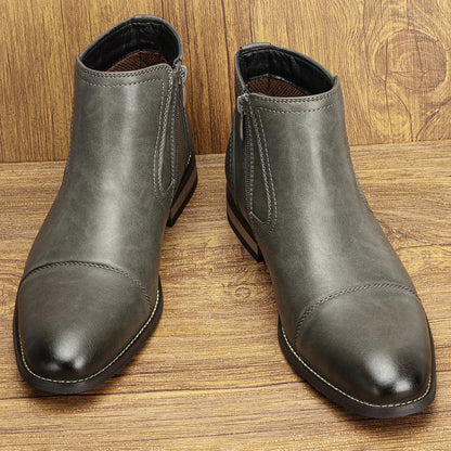 Men's ankle Chelsea boots with elastic side panels and cap toe