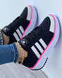 Unisex low-top casual trainers with lace-up fronts