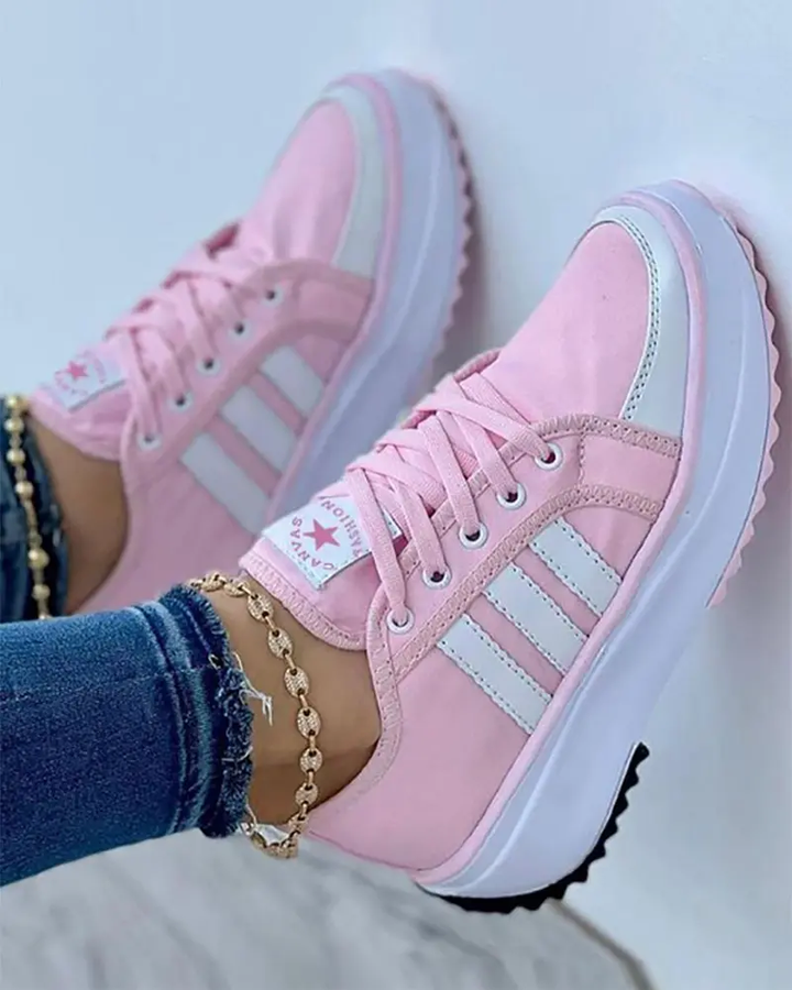 Unisex low-top casual trainers with lace-up fronts