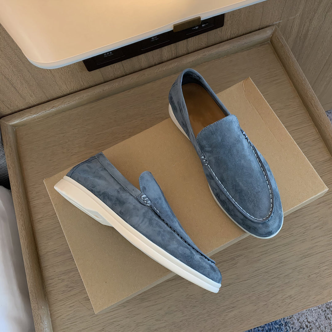 Men's slip-on loafers with round toes and white soles