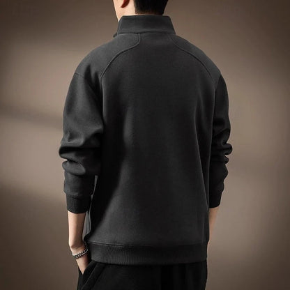 Men's plain half-zip sweatshirt with mock neck, long sleeves and side pockets
