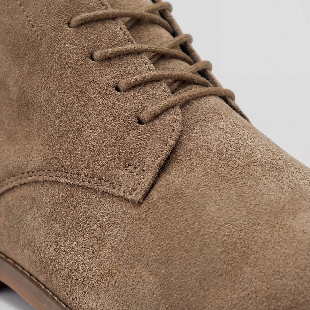 Men's lace-up textured ankle boots with rounded toes and low heels