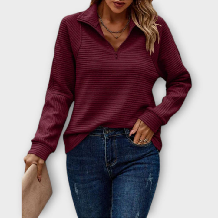 Casual knit sweater with crew neck and long sleeves