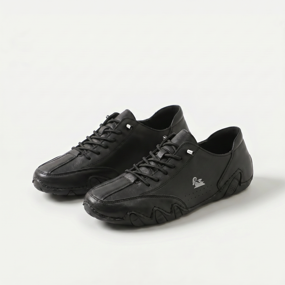 Low-profile lace-up trainers with round toes and textured soles
