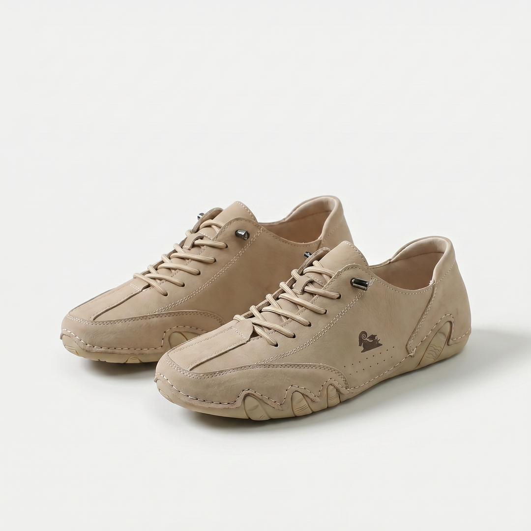 Low-profile lace-up trainers with round toes and textured soles