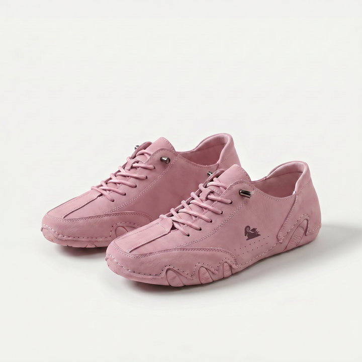 Low-profile lace-up trainers with round toes and textured soles
