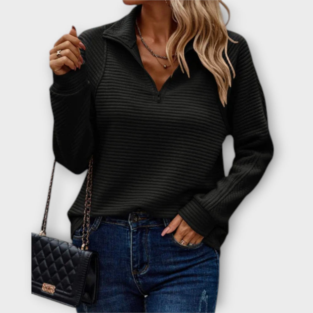 Casual knit sweater with crew neck and long sleeves