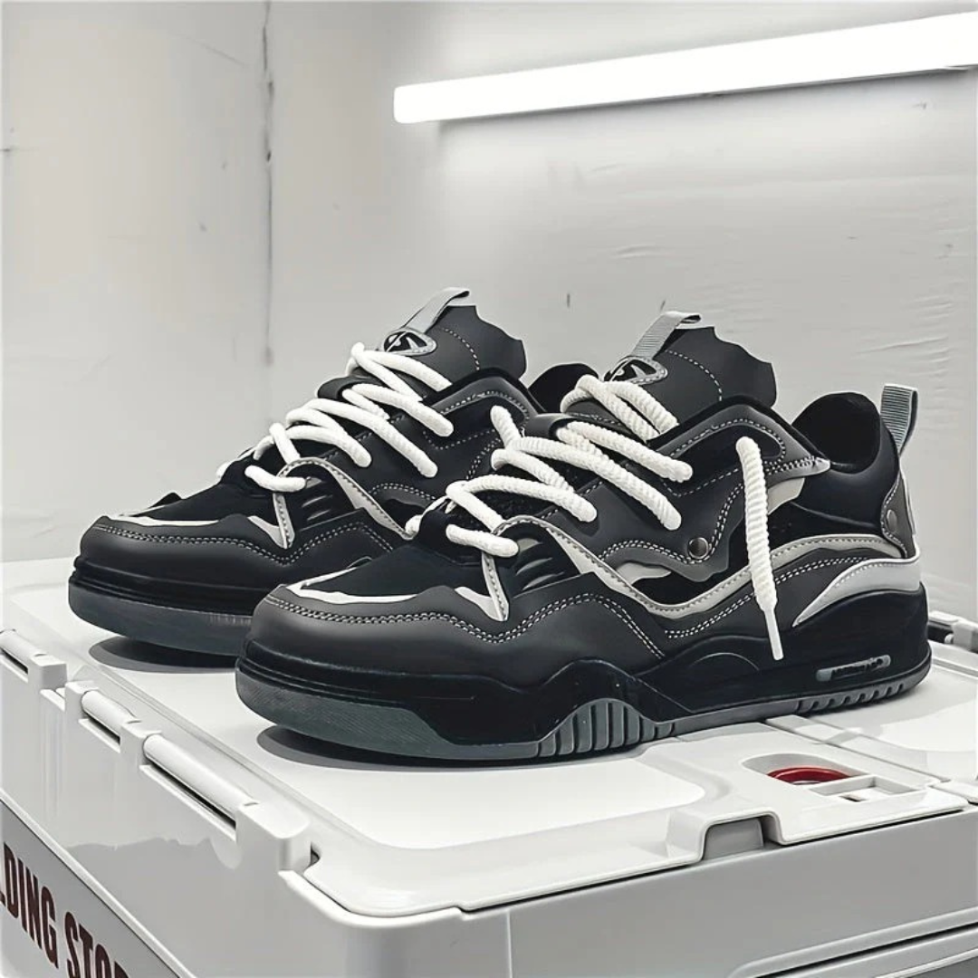 Men's panelled lace-up sneakers with chunky sole and contrast details