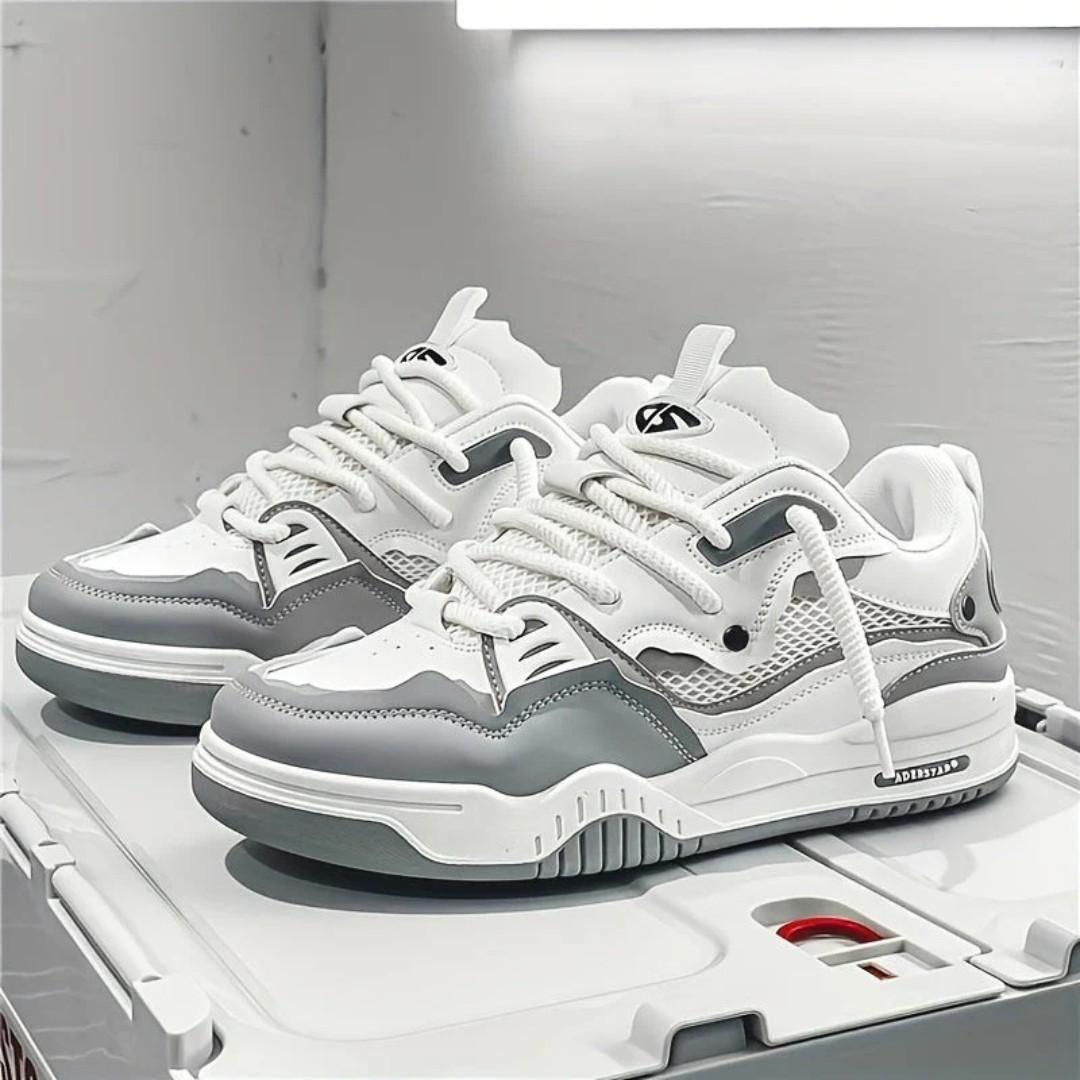 Men's panelled lace-up sneakers with chunky sole and contrast details