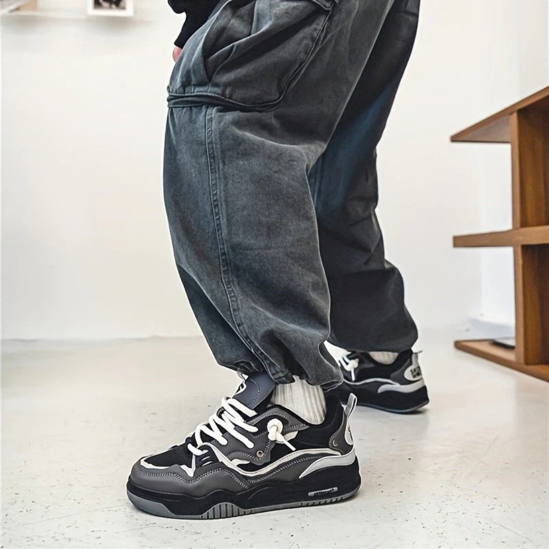 Men's panelled lace-up sneakers with chunky sole and contrast details