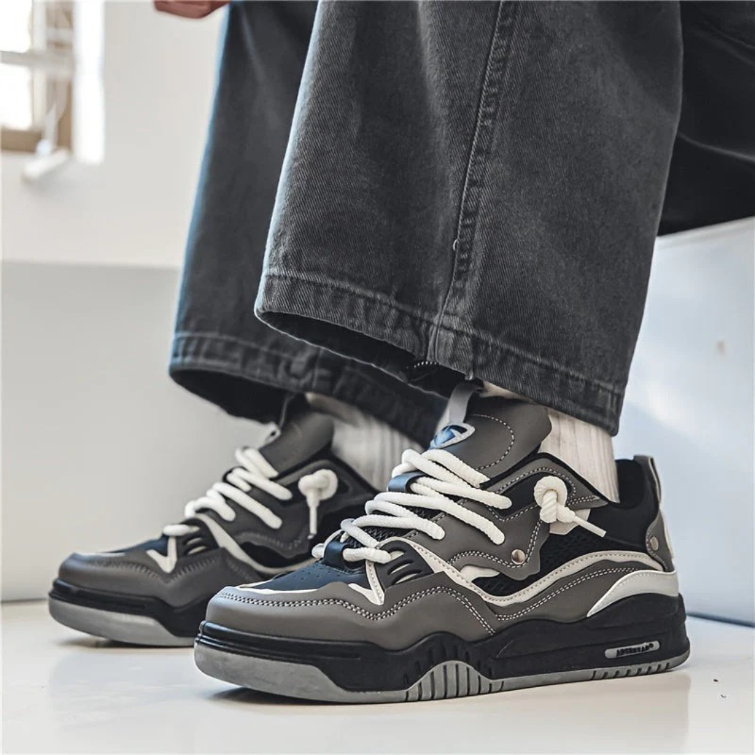 Men's panelled lace-up sneakers with chunky sole and contrast details