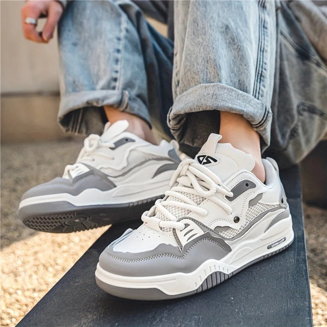Men's panelled lace-up sneakers with chunky sole and contrast details