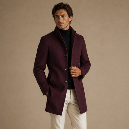 Men's single-breasted overcoat with notched lapels, long sleeves and side pockets