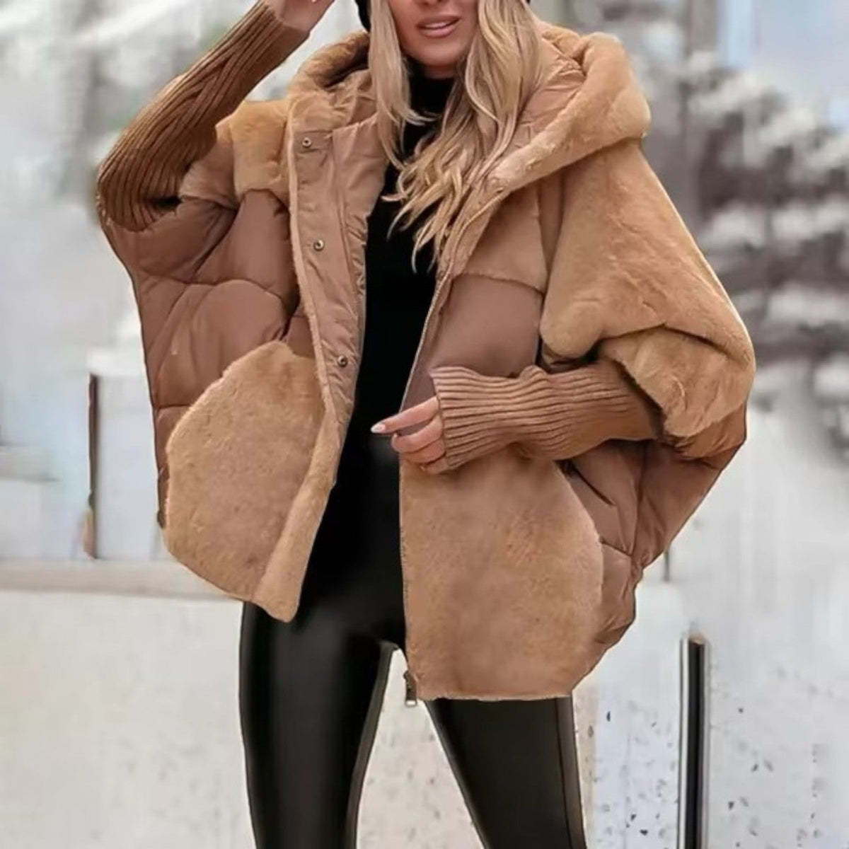 Women's oversized hooded quilted jacket with ribbed cuffs